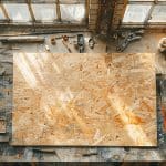 Peinture sur OSB : Comment peindre des panneaux OSB efficacement ?